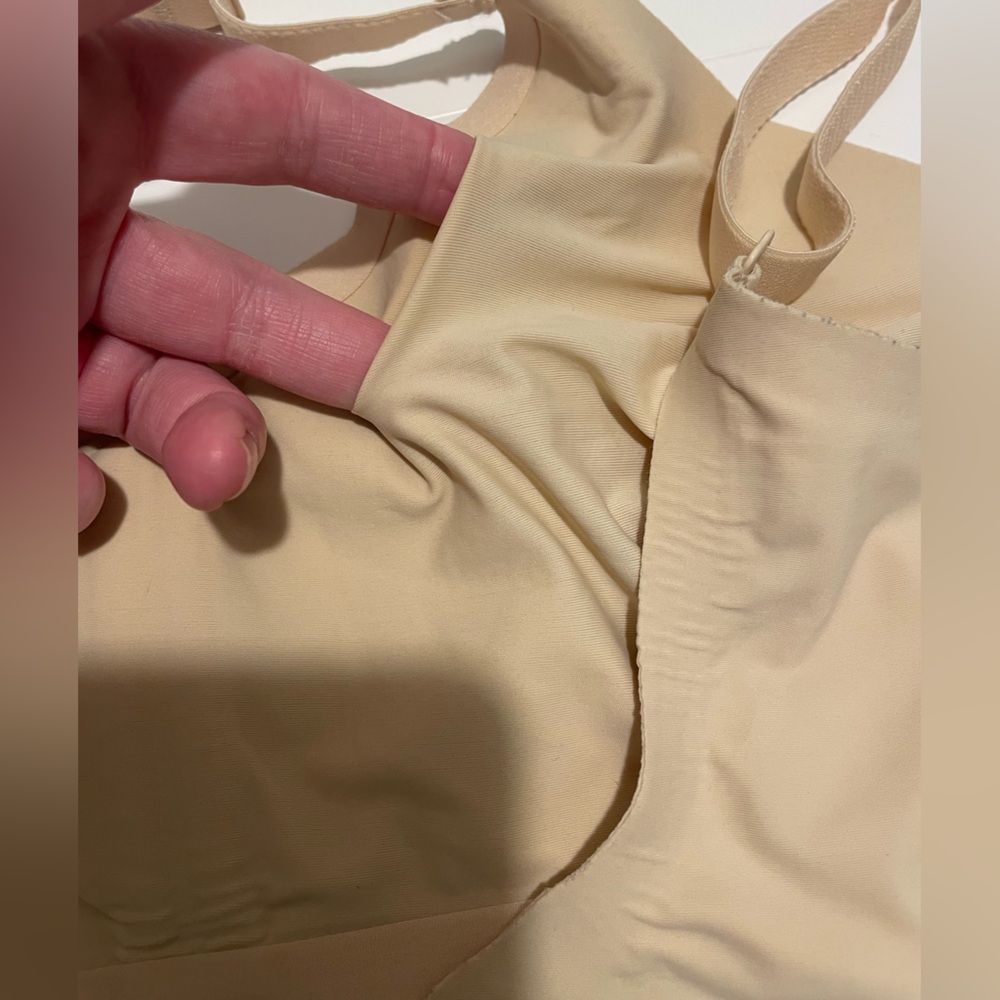 Shapermint Essentials V Neck Wireless Shaping Bra… - image 3